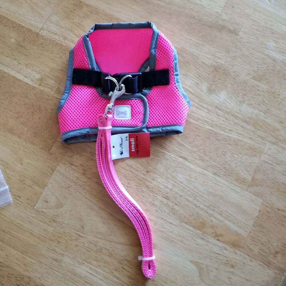 NWT- 5ft. Pink Leash and Harness --Small